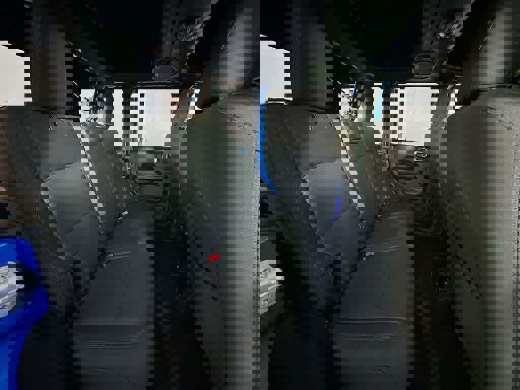 Used 2022 Jeep Wrangler Unlimited Sahara image 31