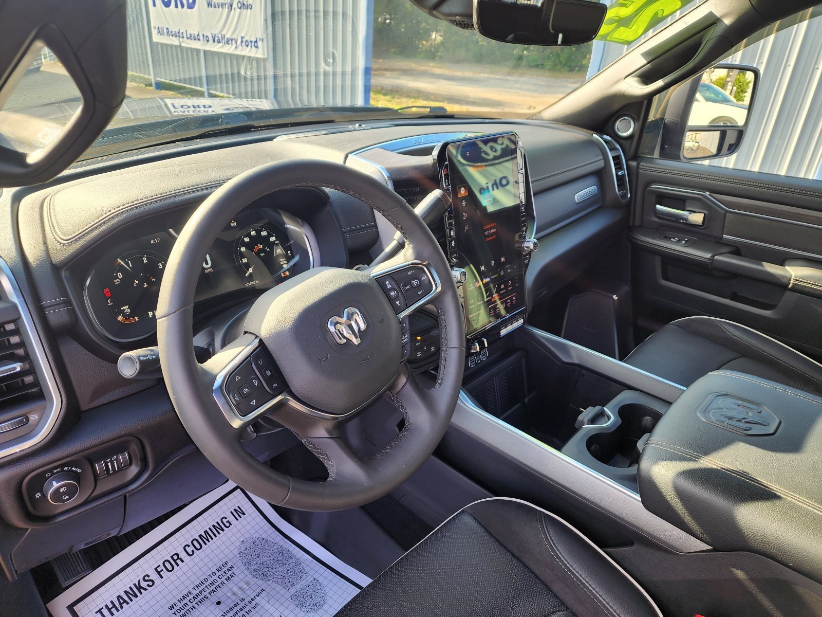Used 2025 RAM 3500 Laramie AWD/4WD image 13