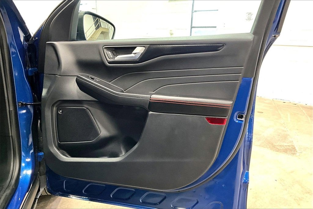 Certified 2022 Ford Escape SEL w/ SEL Stealth AWD Package image 23