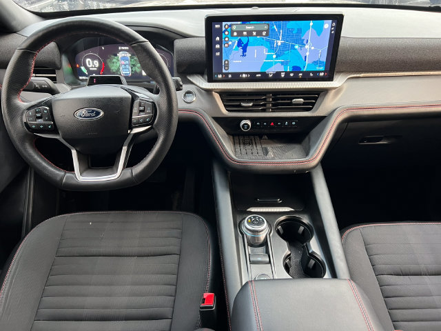 Certified 2025 Ford Explorer ST-Line w/ Premium Package AWD/4WD image 3