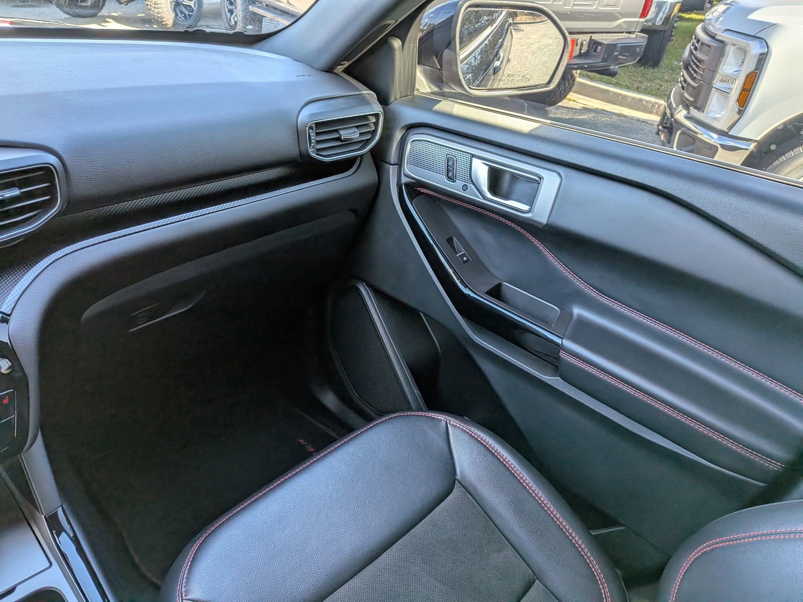 Certified 2023 Ford Explorer ST-Line w/ Class IV Trailer Tow Package image 19