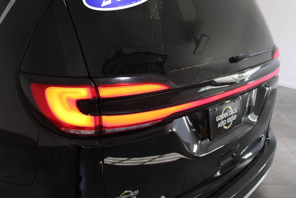 Used 2024 Chrysler Pacifica Touring-L image 54
