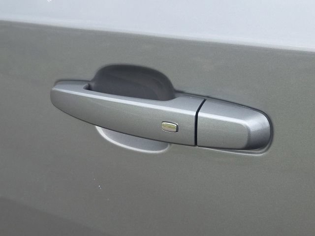 Used 2023 Chevrolet Traverse LT FWD image 21