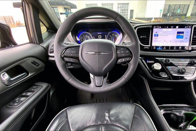 Used 2023 Chrysler Pacifica Limited w/ S Appearance Package image 7