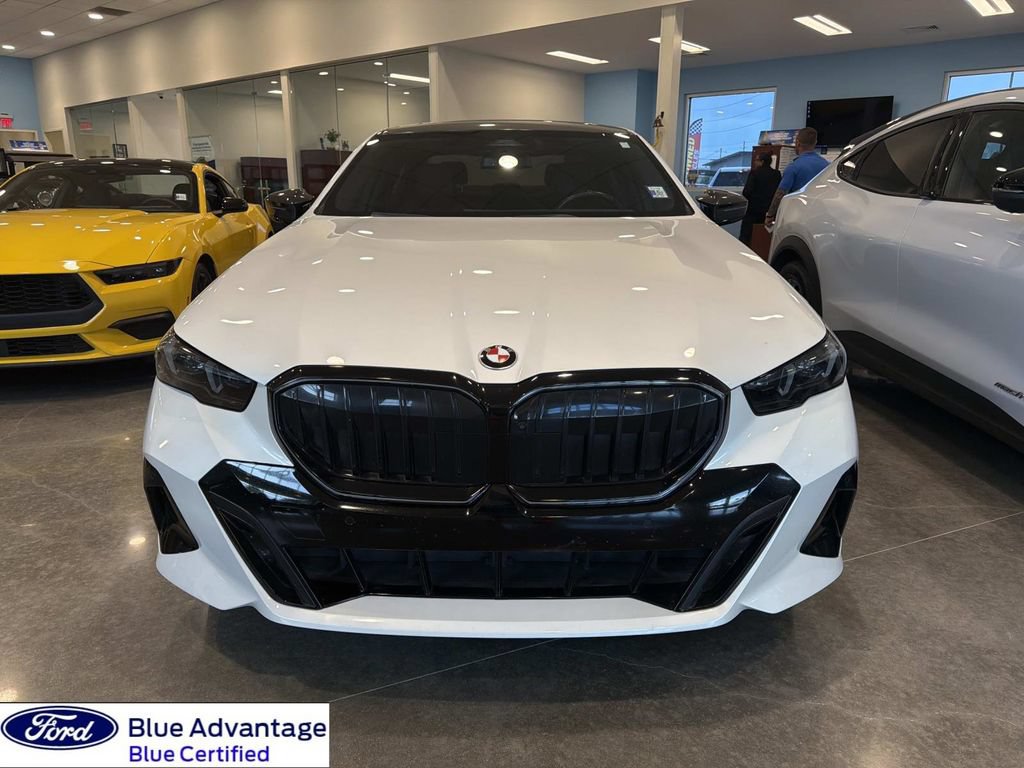 Used 2024 BMW 530i w/ M Sport Package RWD image 4