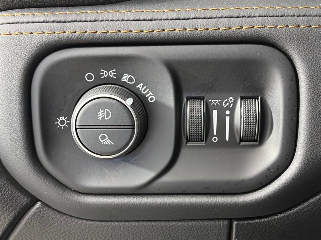 Used 2024 RAM 2500 Limited w/ Safety Group image 25