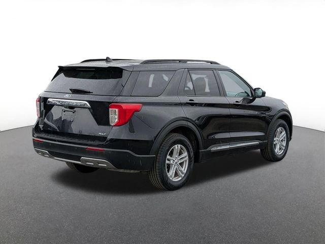 Certified 2022 Ford Explorer XLT w/ Equipment Group 202A image 3