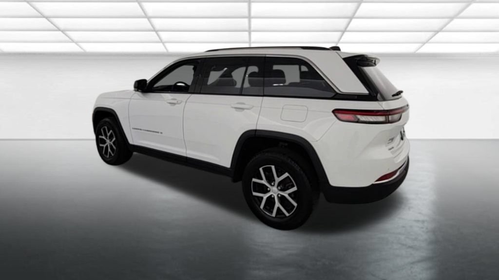 Used 2024 Jeep Grand Cherokee Limited AWD/4WD image 7