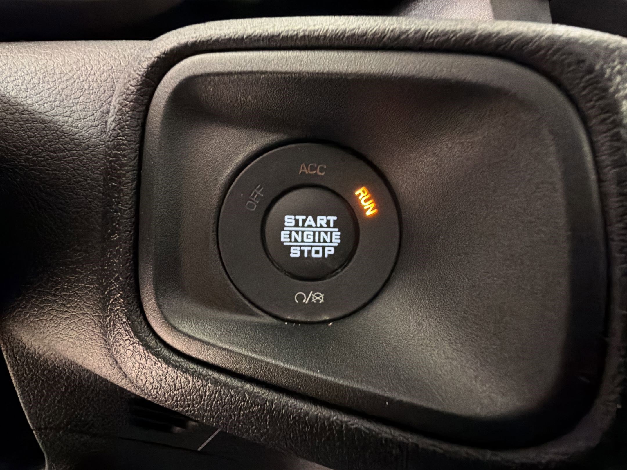 Used 2025 Jeep Gladiator Sport AWD/4WD image 25