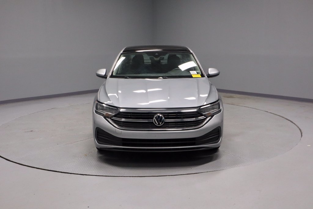 Used 2024 Volkswagen Jetta SE FWD image 6
