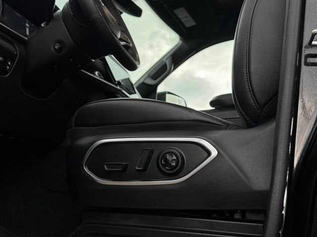 Used 2024 Jeep Wagoneer Series II AWD/4WD image 40