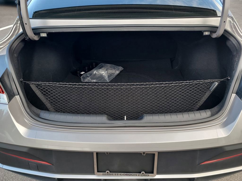 Used 2024 Hyundai Elantra Blue image 6