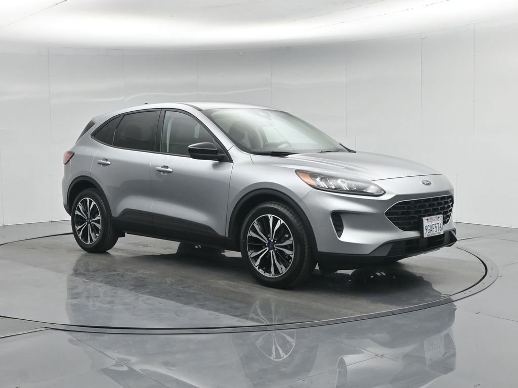 Certified 2022 Ford Escape SE w/ SE Sport Appearance Package image 3
