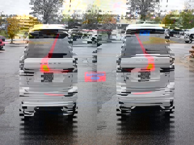 Used 2023 Volvo XC60 B5 Plus image 4