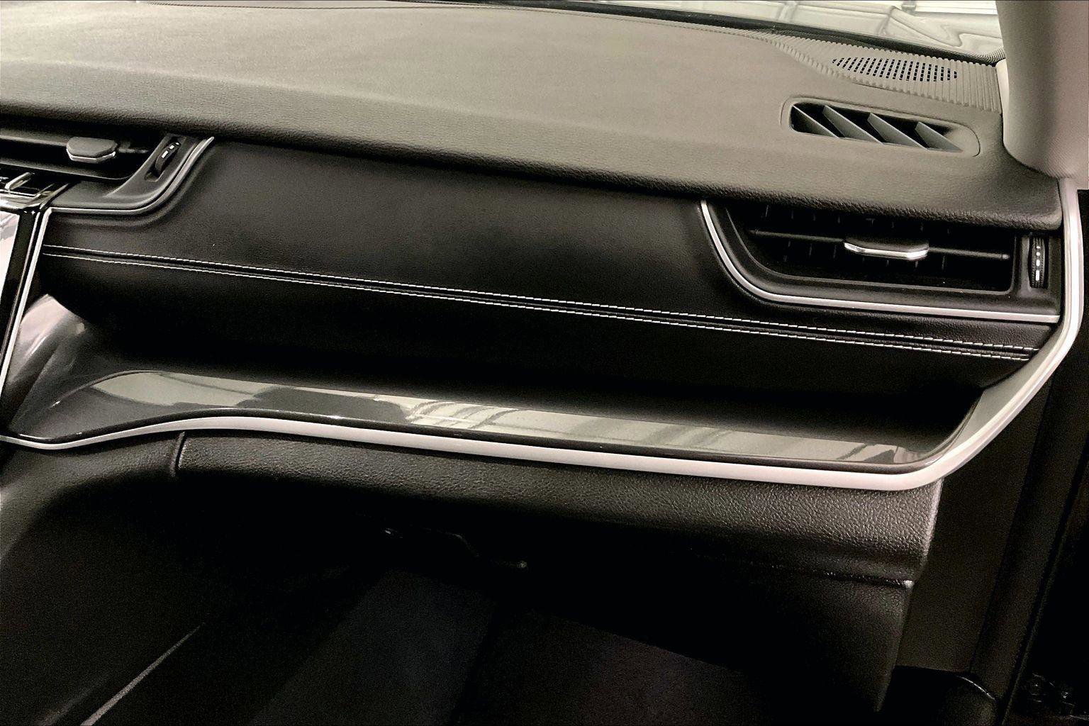 Used 2023 Jeep Grand Cherokee Laredo image 15