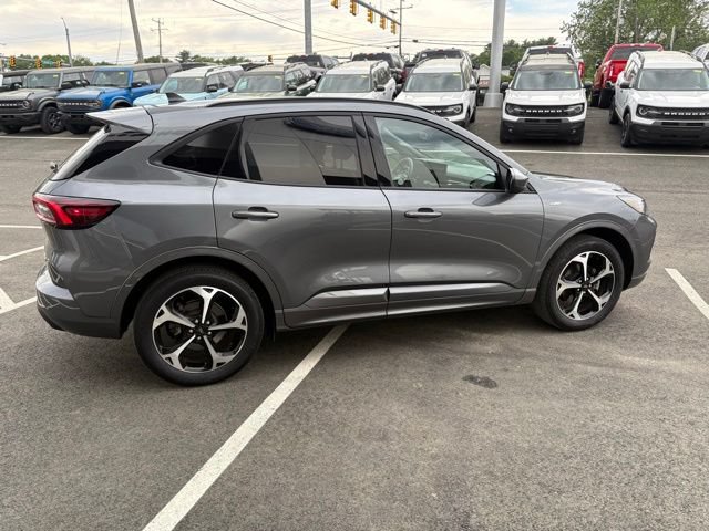 Certified 2023 Ford Escape ST-Line Select w/ Tech Pack #1 AWD/4WD image 2
