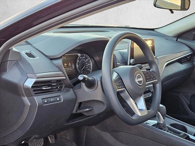 Used 2025 Nissan Altima 2.5 SV image 10
