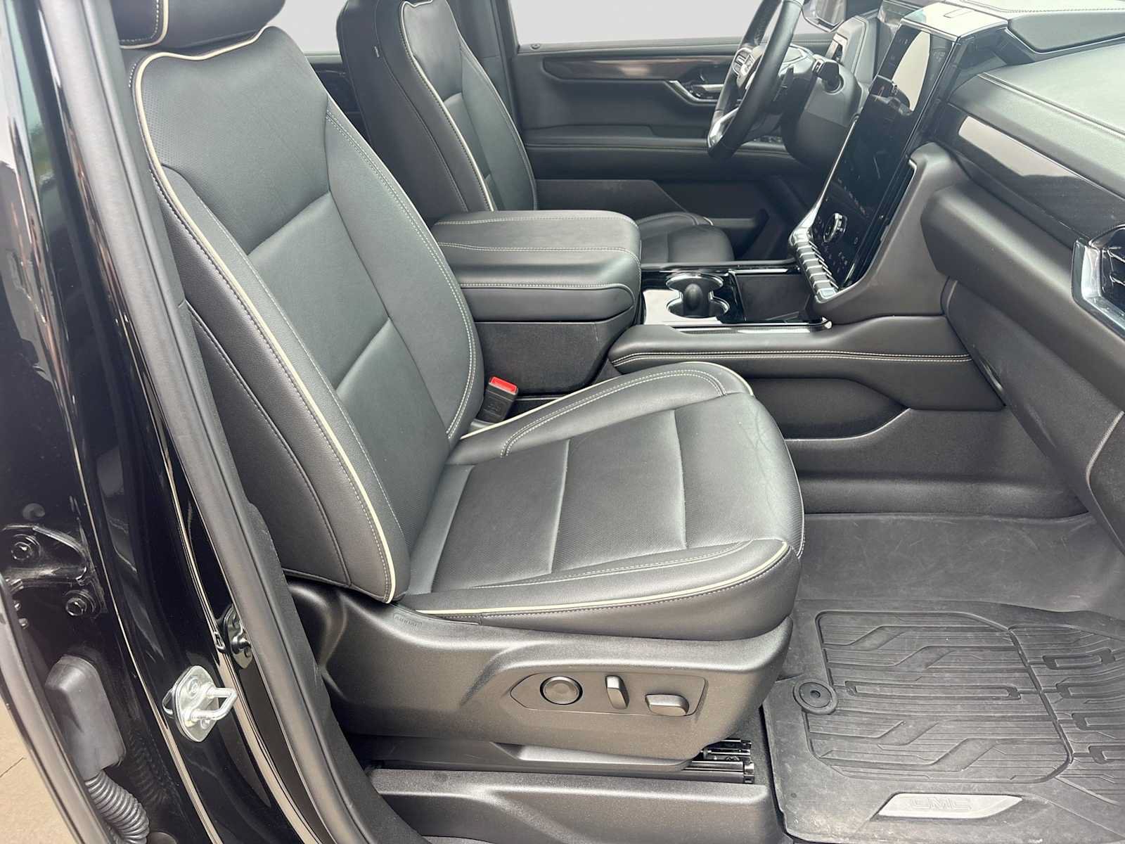 Used 2025 GMC Yukon Elevation w/ LPO, Floor Liner Package AWD/4WD image 22