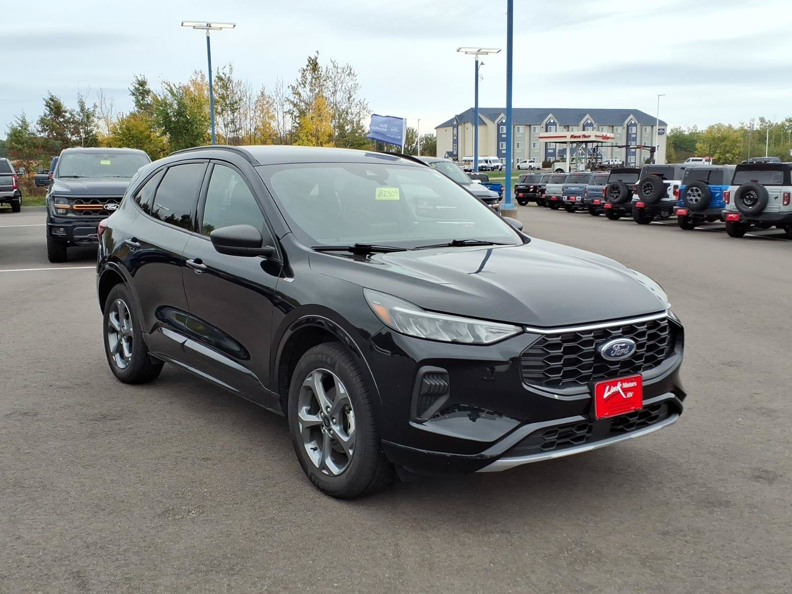 Certified 2024 Ford Escape ST-Line AWD/4WD image 8
