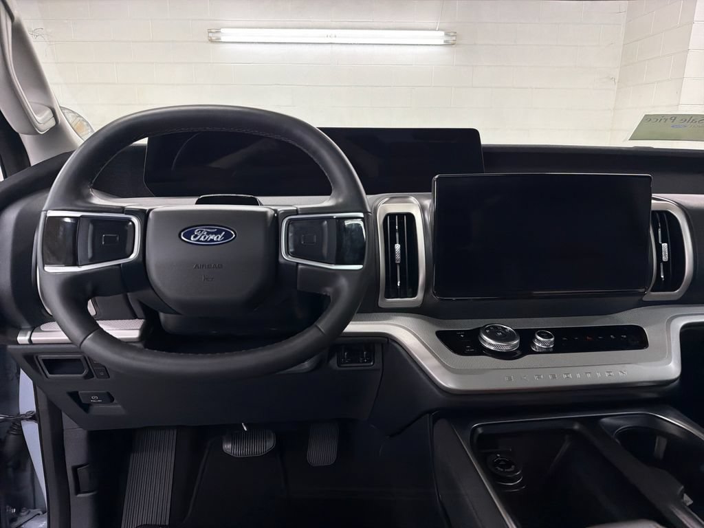 Certified 2025 Ford Expedition Active RWD image 7