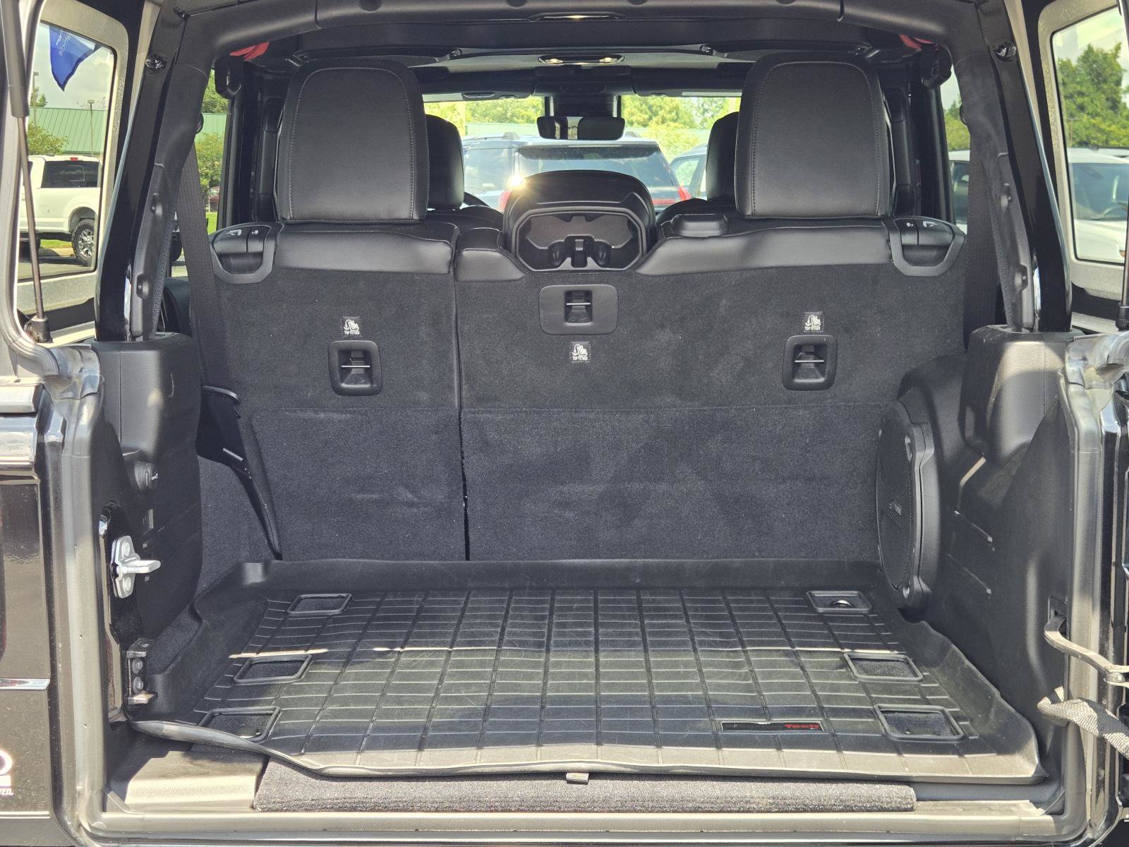 Used 2019 Jeep Wrangler Unlimited Sahara AWD/4WD image 14