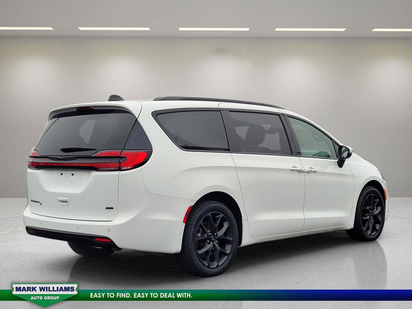 Used 2023 Chrysler Pacifica Touring-L w/ S Appearance Package image 5