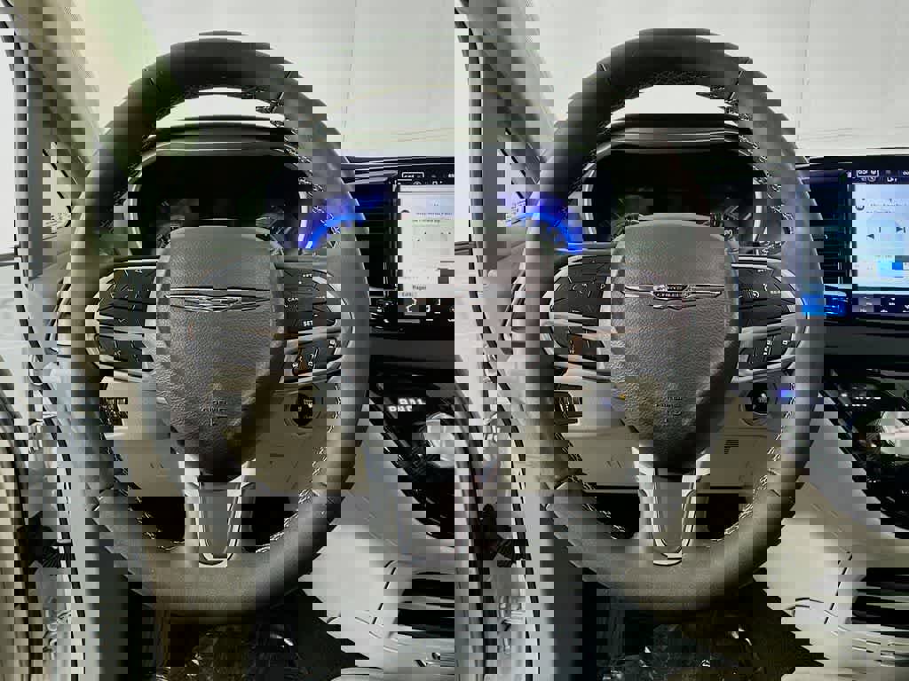 Used 2024 Chrysler Pacifica Touring-L image 19