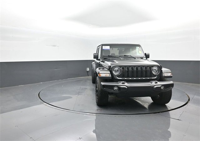 Used 2024 Jeep Gladiator Sport image 2