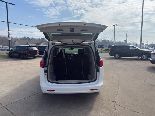 Used 2023 Chrysler Voyager LX FWD image 12