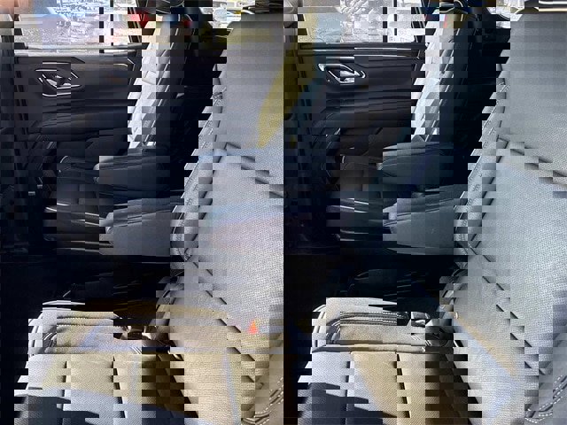 Used 2021 GMC Yukon SLT w/ SLT Premium Package image 18