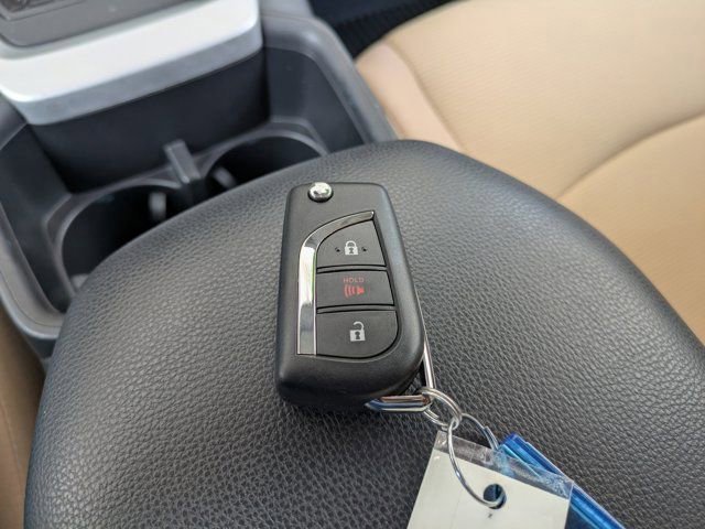 Used 2022 Toyota RAV4 LE image 26