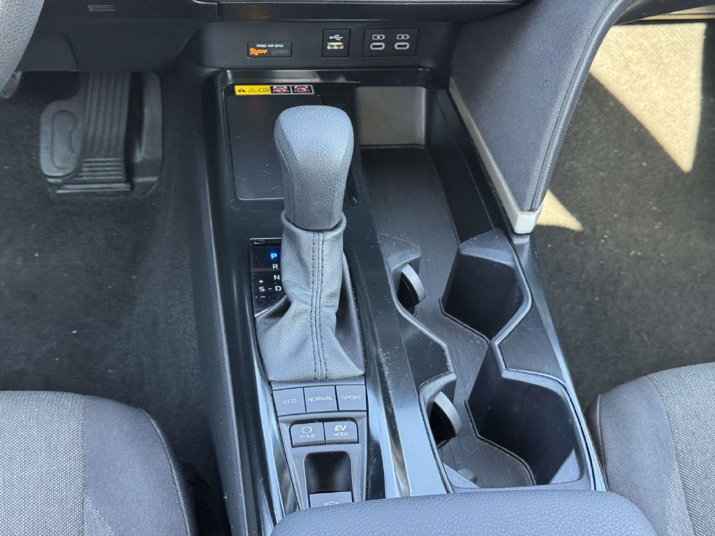 Used 2025 Toyota Camry LE FWD image 6