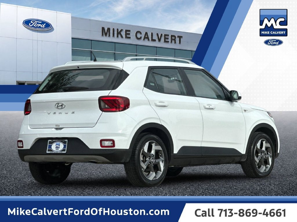 Used 2025 Hyundai Venue SEL FWD image 5