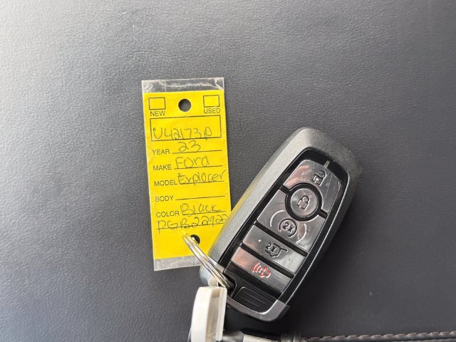 Certified 2023 Ford Explorer Platinum w/ Technology Package AWD/4WD image 17