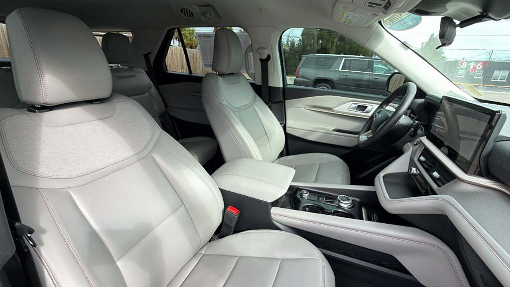 Certified 2025 Ford Explorer Active w/ Active Comfort Package RWD image 29