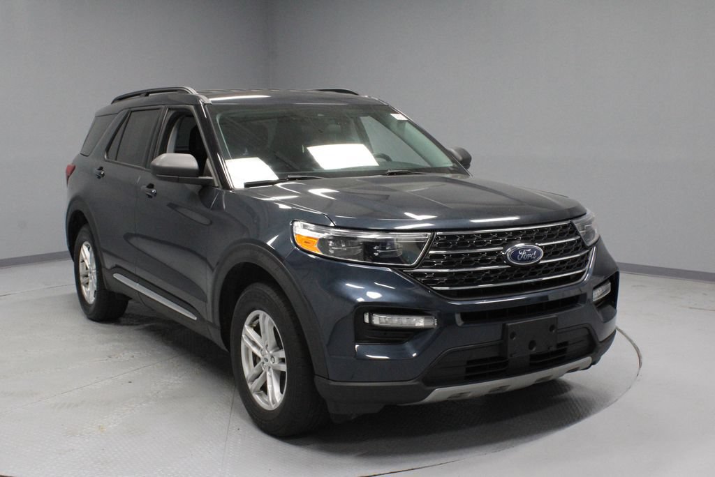 Certified 2022 Ford Explorer XLT w/ Equipment Group 202A AWD/4WD image 1