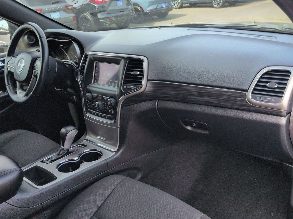 Used 2021 Jeep Grand Cherokee Laredo AWD/4WD image 30