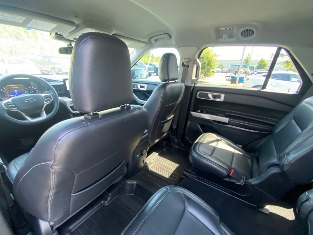 Certified 2024 Ford Explorer XLT RWD image 23
