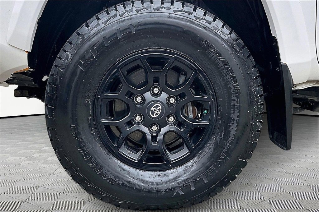 Used 2022 Toyota Tacoma SR5 image 11