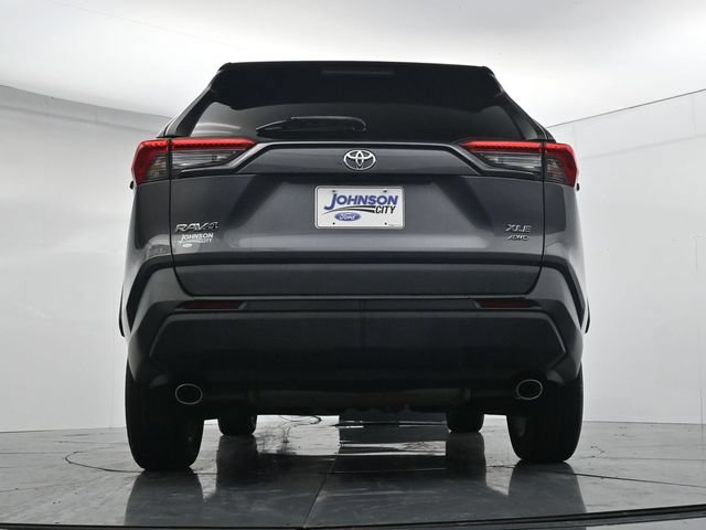 Used 2021 Toyota RAV4 XLE AWD/4WD image 32