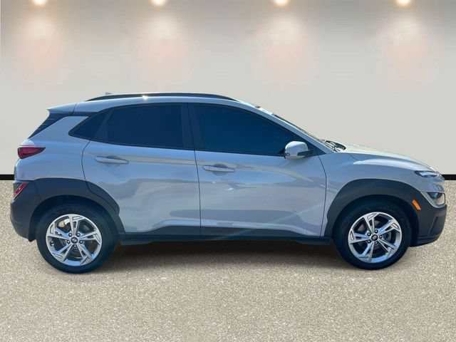 Used 2022 Hyundai Kona SEL w/ Convenience Package FWD image 4