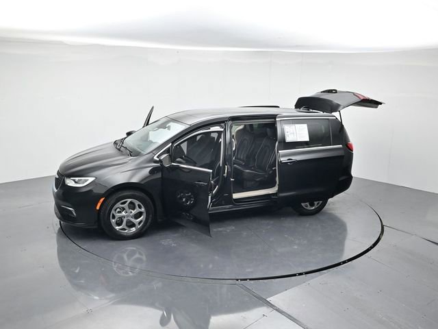 Used 2024 Chrysler Pacifica Limited image 47