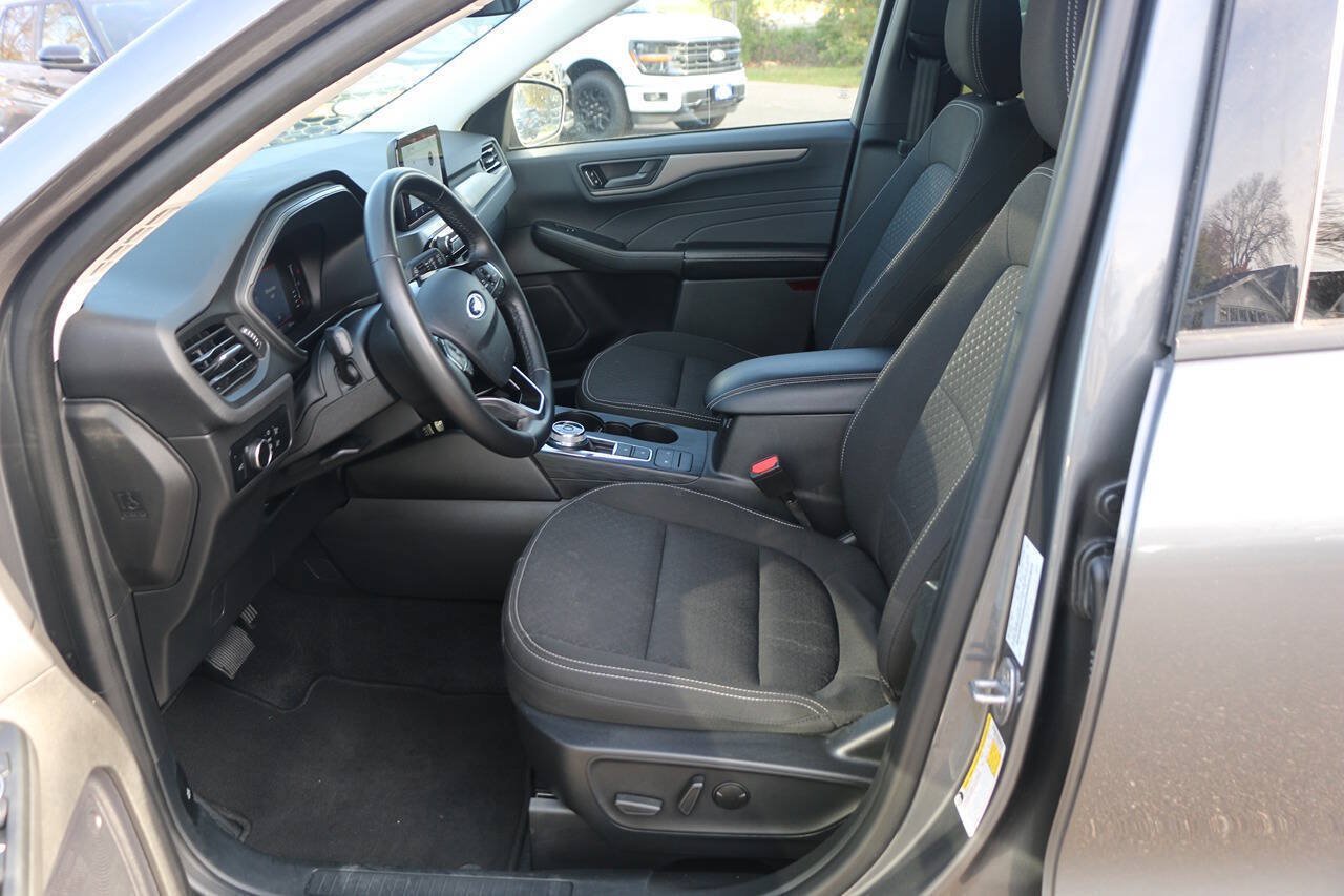 Certified 2024 Ford Escape Active AWD/4WD image 32