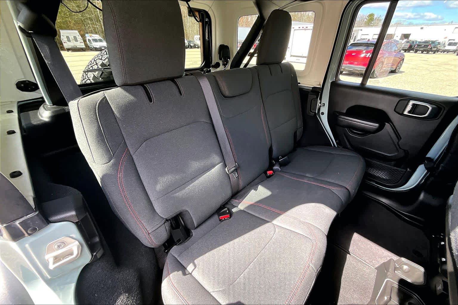 Used 2024 Jeep Wrangler Unlimited Rubicon AWD/4WD image 20