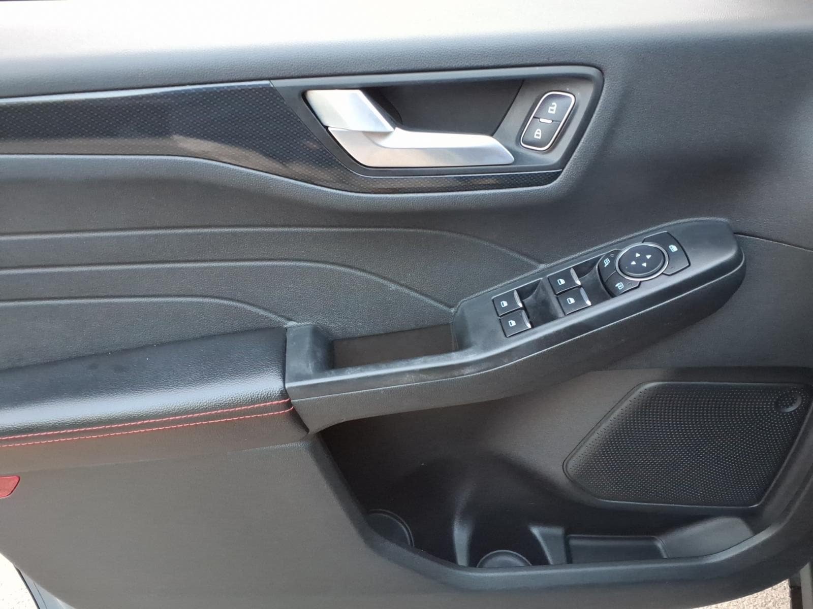 Certified 2025 Ford Escape ST-Line Select AWD/4WD image 8