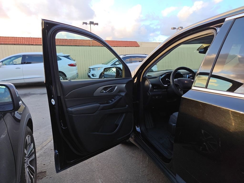 Used 2020 Chevrolet Traverse LS image 8