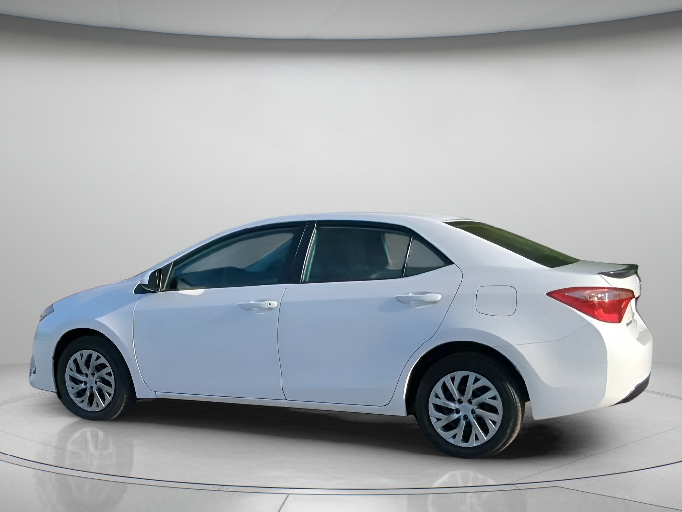 Used 2018 Toyota Corolla LE image 17