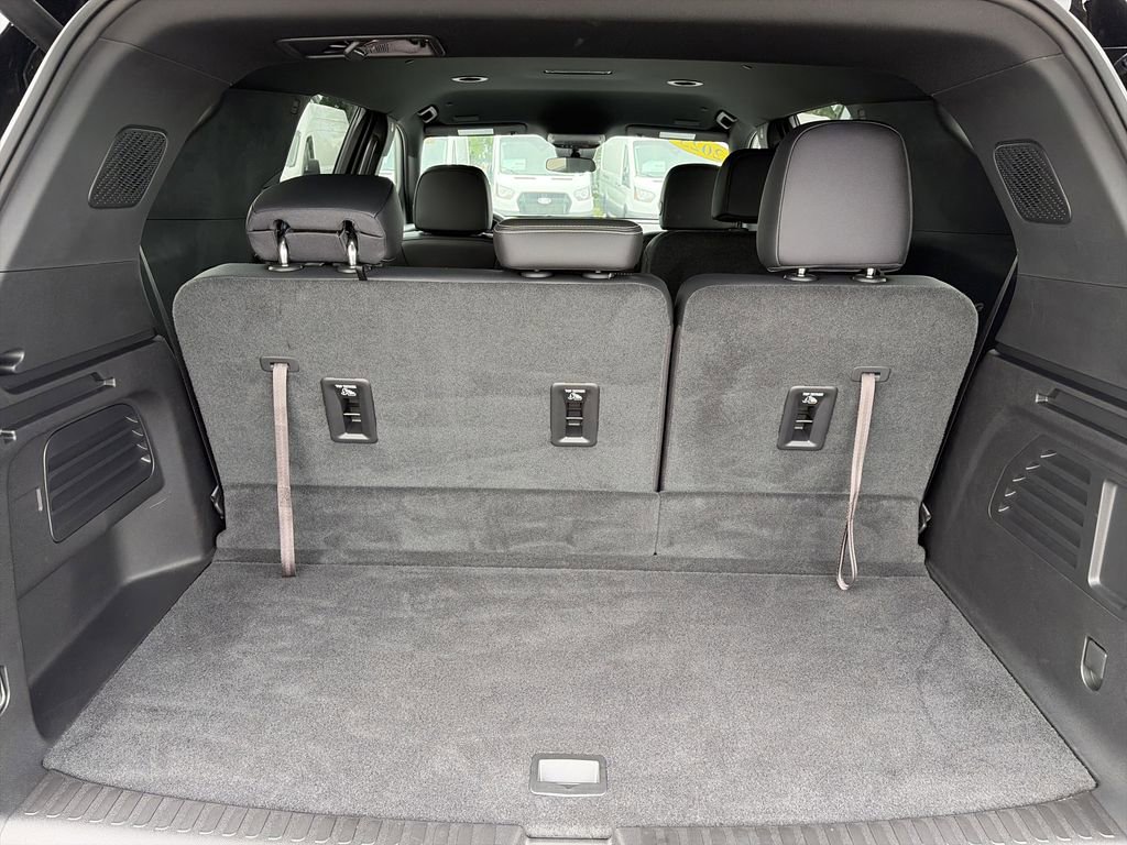Used 2025 Chevrolet Traverse LT w/ Driver Confidence Package FWD image 33