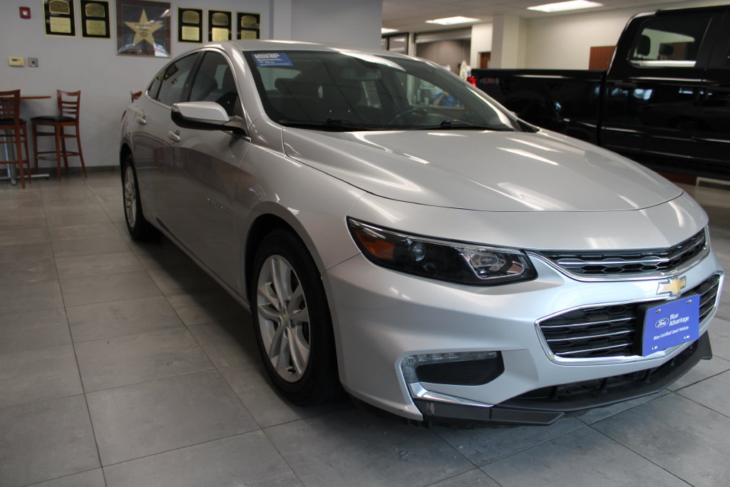 Used 2018 Chevrolet Malibu LT FWD image 3