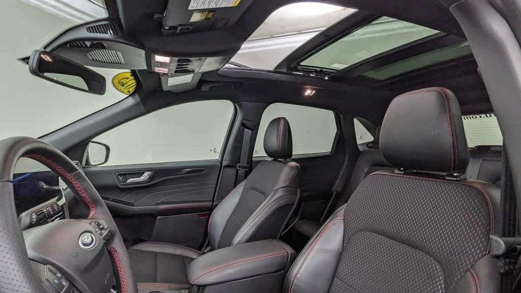 Certified 2025 Ford Escape ST-Line Elite image 3